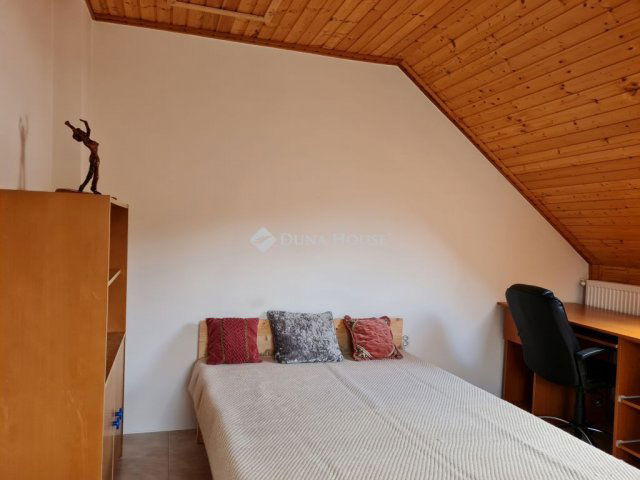 Kiadó téglalakás, albérlet, Pécsett 130 E Ft / hó, 2 szobás