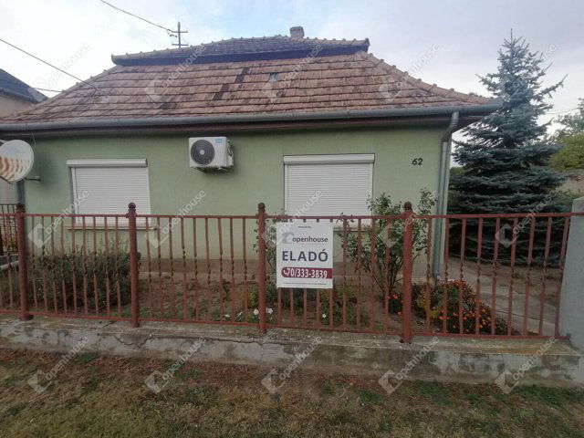 Eladó családi ház, Péren 47.9 M Ft, 2 szobás