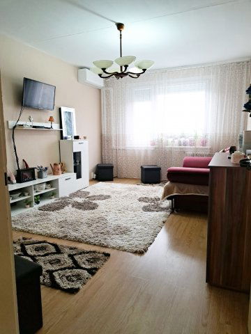 Eladó panellakás, Nyíregyházán 45 M Ft, 2+2 szobás