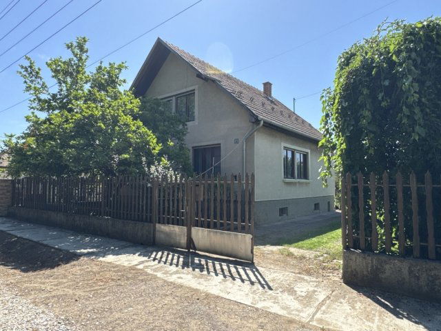 Eladó családi ház, Kálban 24.5 M Ft, 3 szobás