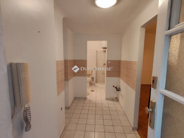 Eladó téglalakás, Budapesten, V. kerületben 53 M Ft, 1 szobás