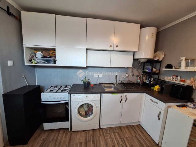 Eladó családi ház, Bicskén 21.5 M Ft, 2 szobás