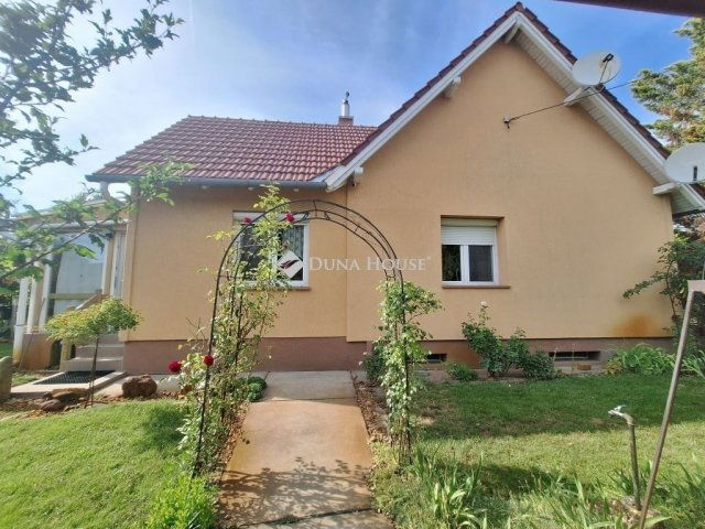 Eladó családi ház, Kecskeméten 98 M Ft, 3 szobás