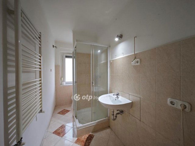 Eladó téglalakás, Budapesten, IV. kerületben 48.5 M Ft, 1 szobás