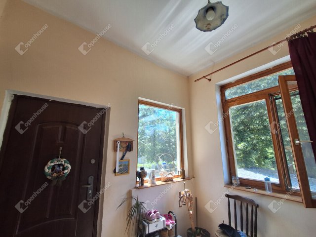 Eladó családi ház, Komáromban 60 M Ft, 3 szobás