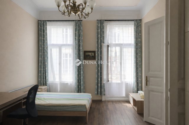 Eladó téglalakás, Budapesten, VI. kerületben 175 M Ft