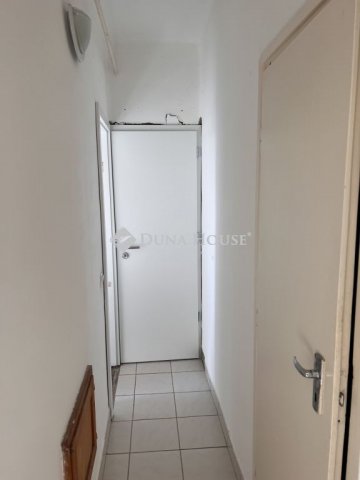 Eladó téglalakás, Veszprémben 41.9 M Ft, 2 szobás