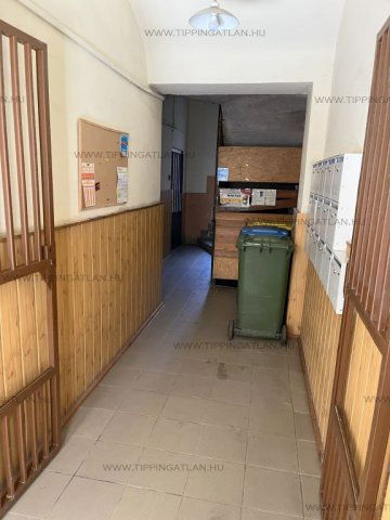 Eladó téglalakás, Budapesten, VI. kerületben, Aradi utcában