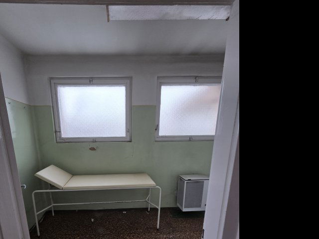 Eladó üzlethelyiség, Debrecenben 64.9 M Ft, 2 szobás