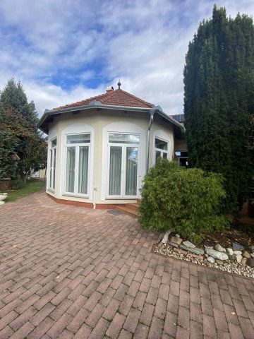 Eladó családi ház, Szombathelyen 189.9 M Ft, 6 szobás