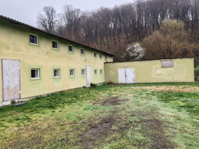 Eladó ipari ingatlan, Komlón 45 M Ft / költözzbe.hu