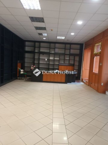 Kiadó üzlethelyiség, Szekszárdon, Széchenyi utcában