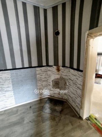 Eladó családi ház, Rádfalván 13.8 M Ft, 2 szobás