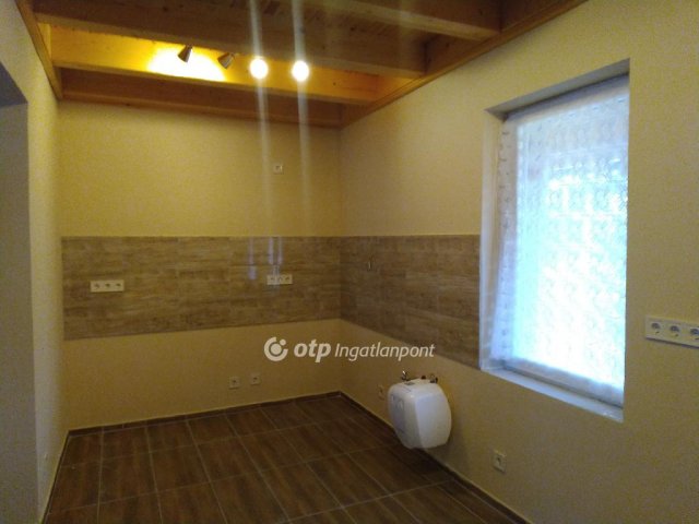 Eladó családi ház, Borgátán 53 M Ft, 1+4 szobás