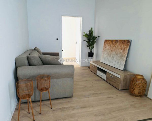 Eladó téglalakás, Pécsett, Mária utcában 69.9 M Ft, 3 szobás