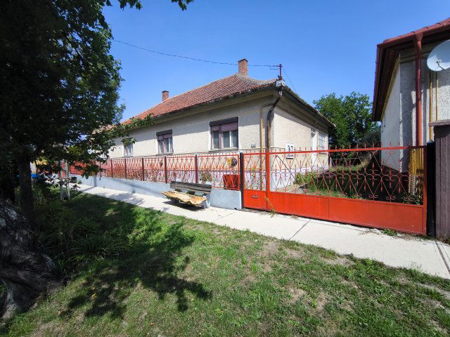 Eladó családi ház, Pocsajon 36.5 M Ft, 4 szobás