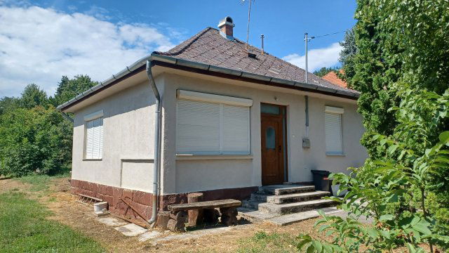 Eladó nyaraló, Balatonakarattyán 84 M Ft, 2+1 szobás