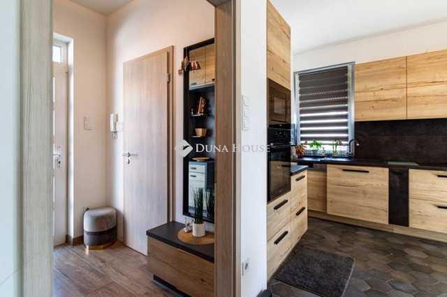 Eladó ikerház, Budapesten, XVIII. kerületben 164.5 M Ft, 5 szobás