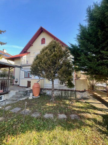 Eladó családi ház, Pécsett 114.9 M Ft, 5 szobás