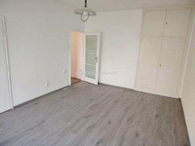 Eladó téglalakás, Tatabányán 36.9 M Ft, 1 szobás