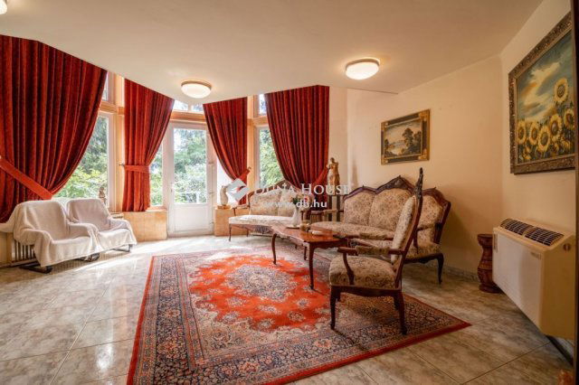 Eladó családi ház, Pécsett 133 M Ft, 4 szobás