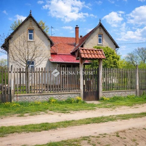 Eladó családi ház, Nagykőrösön, Temetőhegy dűlőn 25 M Ft