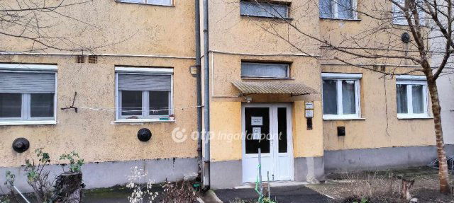 Eladó téglalakás, Békésen 21 M Ft, 1+2 szobás