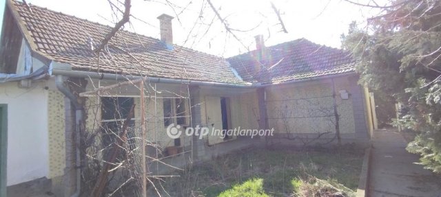 Eladó családi ház, Jászberényben 20 M Ft, 2 szobás