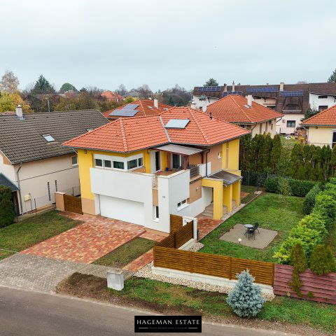 Eladó családi ház, Siófokon, Déli úton 176 M Ft, 4+1 szobás