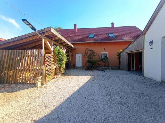 Eladó családi ház, Mohácson, Eszéki úton 104.9 M Ft, 6 szobás