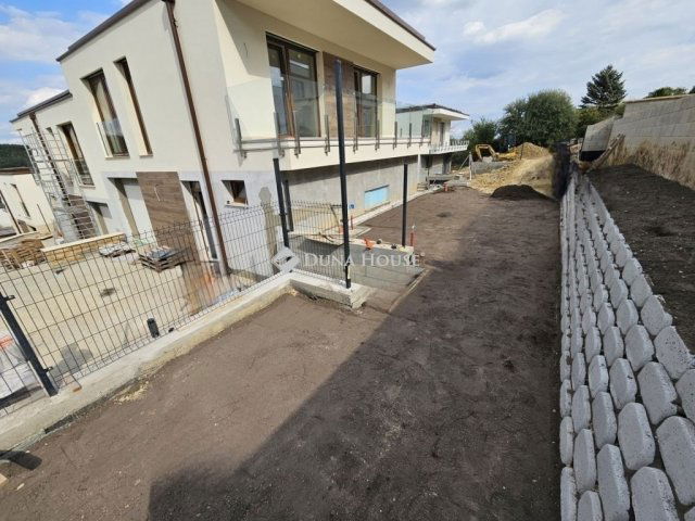 Eladó ikerház, Budapesten, III. kerületben 196 M Ft, 3+1 szobás