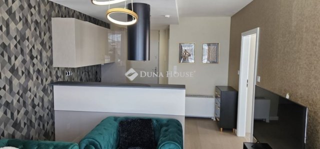 Eladó téglalakás, Szegeden 73 M Ft, 2 szobás