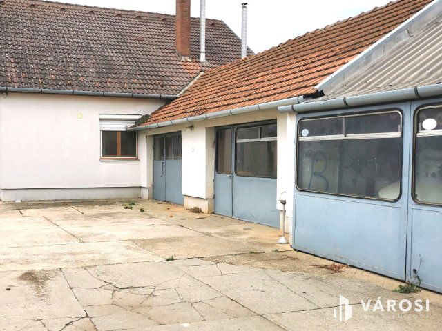 Eladó ipari ingatlan, Békéscsabán 52.5 M Ft, 4 szobás