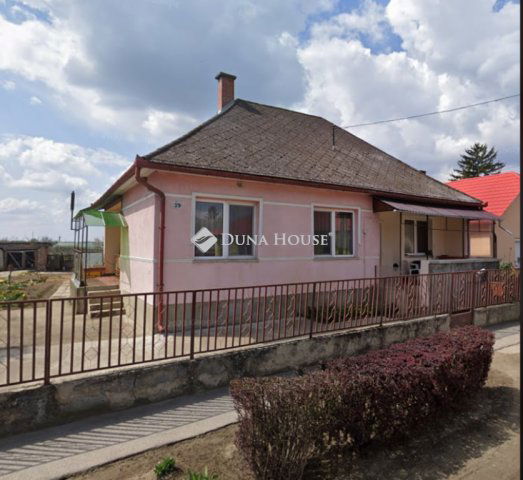 Eladó családi ház, Komorón 19.5 M Ft, 3 szobás