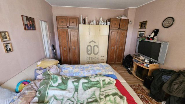 Eladó családi ház, Szigetszentmiklóson 159.9 M Ft, 8 szobás