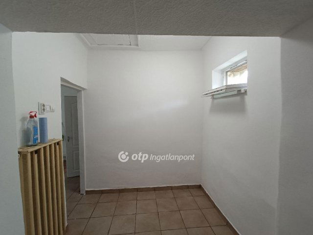 Eladó családi ház, Monoron 42.98 M Ft, 1+2 szobás