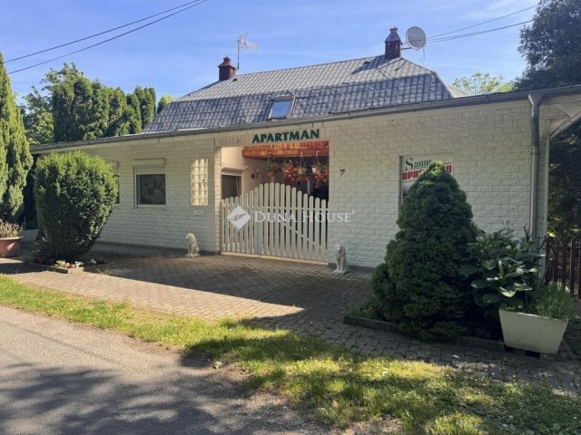 Eladó családi ház, Balatongyörökön 85 M Ft, 9 szobás
