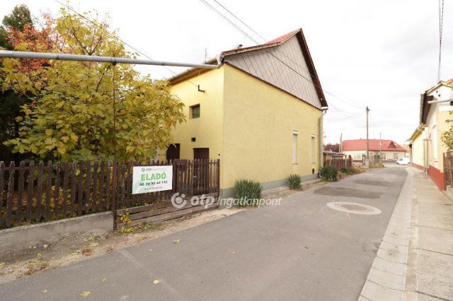 Eladó családi ház, Kunszentmiklóson 25 M Ft, 3 szobás