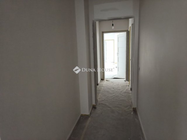 Eladó téglalakás, Kecskeméten 91 M Ft, 1+2 szobás