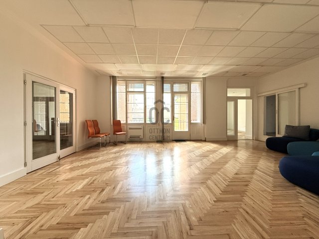 Eladó téglalakás, Budapesten, VI. kerületben 265 M Ft, 4 szobás