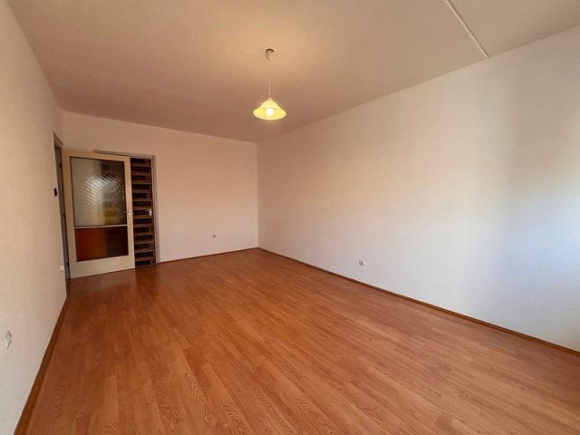 Kiadó panellakás, albérlet, Pécsett 130 E Ft / hó, 2 szobás