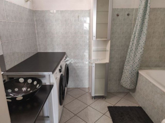 Eladó téglalakás, Szegeden 69 M Ft, 2 szobás
