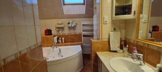 Eladó családi ház, Oroszlányban 109.9 M Ft, 4 szobás