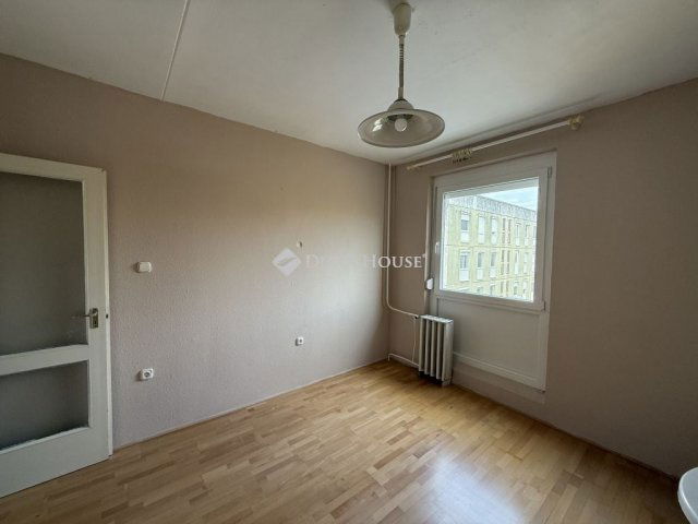 Eladó panellakás, Pécsett 40.9 M Ft, 2 szobás