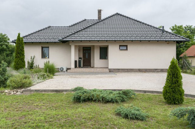 Kiadó családi ház, albérlet, Kecskeméten 520 E Ft / hó