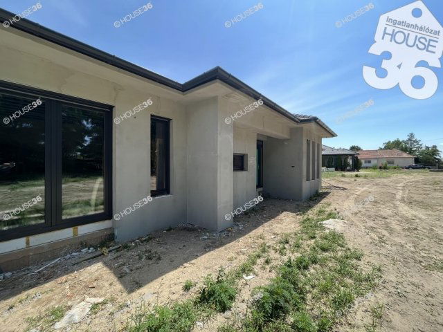 Eladó családi ház, Kecskeméten 213.9 M Ft, 5 szobás