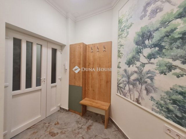 Eladó téglalakás, Budapesten, VII. kerületben 56.9 M Ft