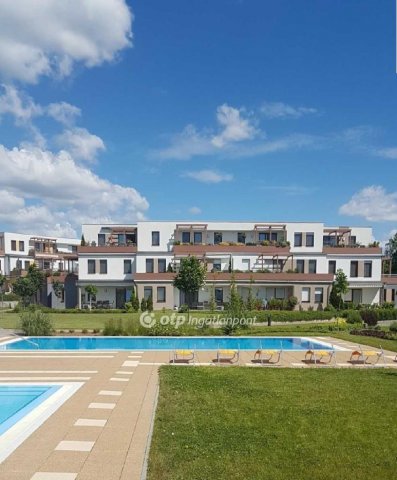 Eladó téglalakás, Balatonalmádiban 117.9 M Ft, 2+1 szobás