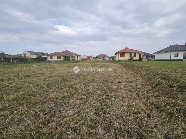 Eladó telek, Nagybajcson 25.6 M Ft / költözzbe.hu