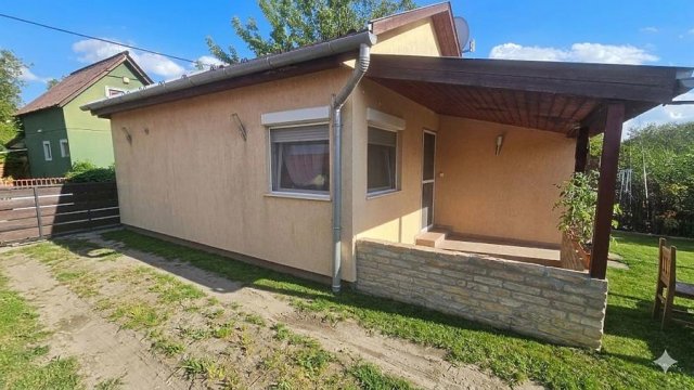 Eladó családi ház, Dunakeszin 43 M Ft, 1 szobás
